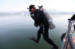 ��ɽ̫ƽ�����Ž���ǱˮԱ��ˮ̽���׶�